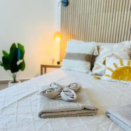 Amber Skies Seafront Retreat *