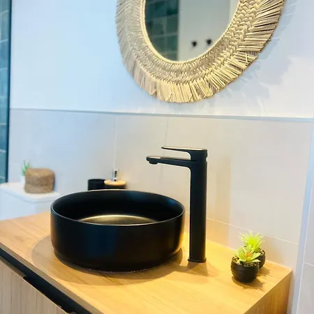 Amber Skies Seafront Retreat Apartamento