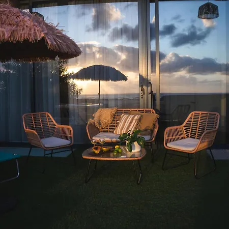 Amber Skies Seafront Retreat Apartamento