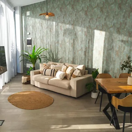 Amber Skies Seafront Retreat *