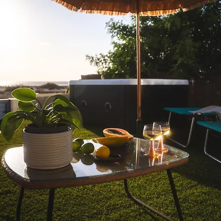 Amber Skies Seafront Retreat Apartamento